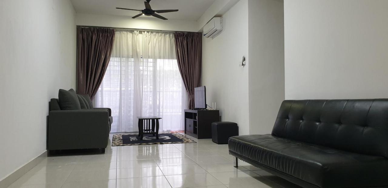 Jenjarum Bsp21 Family Homestay מראה חיצוני תמונה