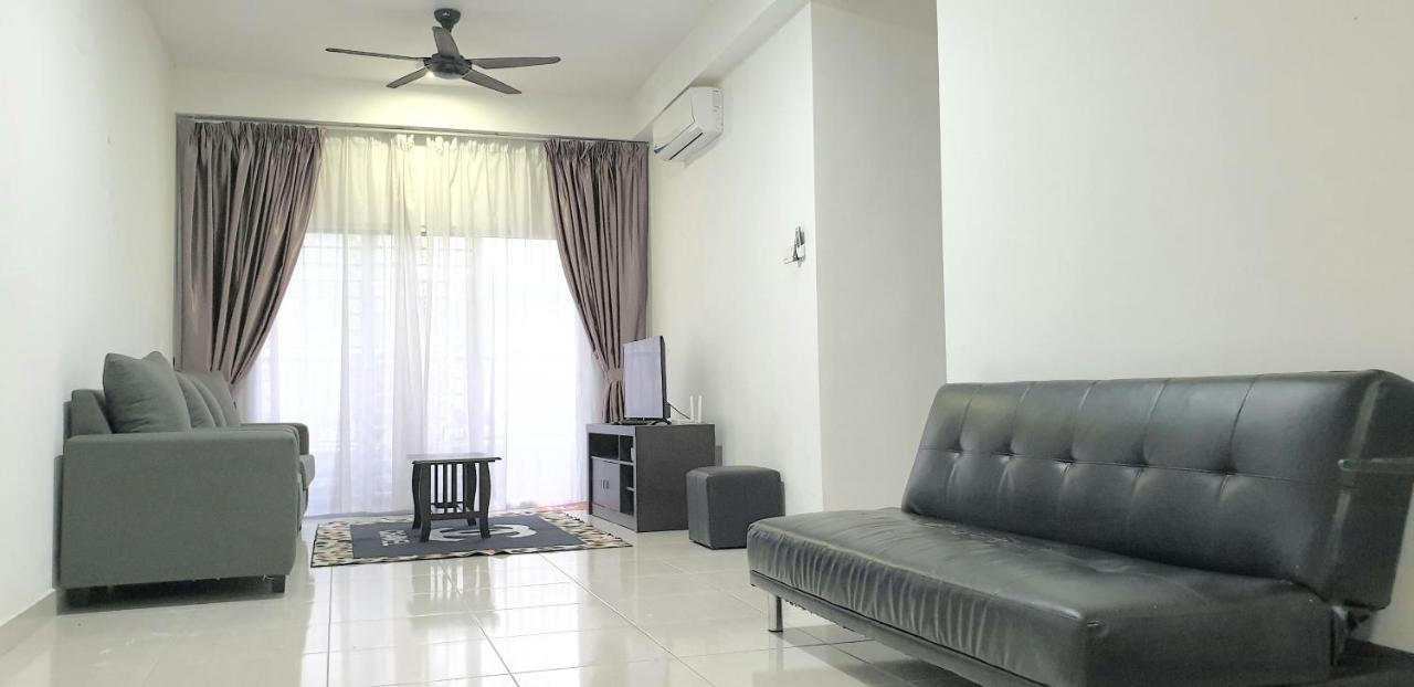 Jenjarum Bsp21 Family Homestay מראה חיצוני תמונה