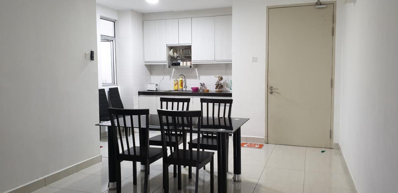 Jenjarum Bsp21 Family Homestay מראה חיצוני תמונה